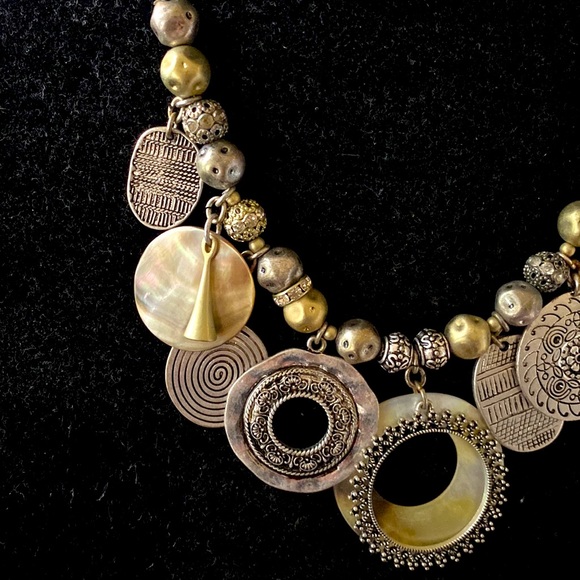 Chico’s statement mother of Pearl & silver toned large charm and beaded necklace - Picture 3 of 5